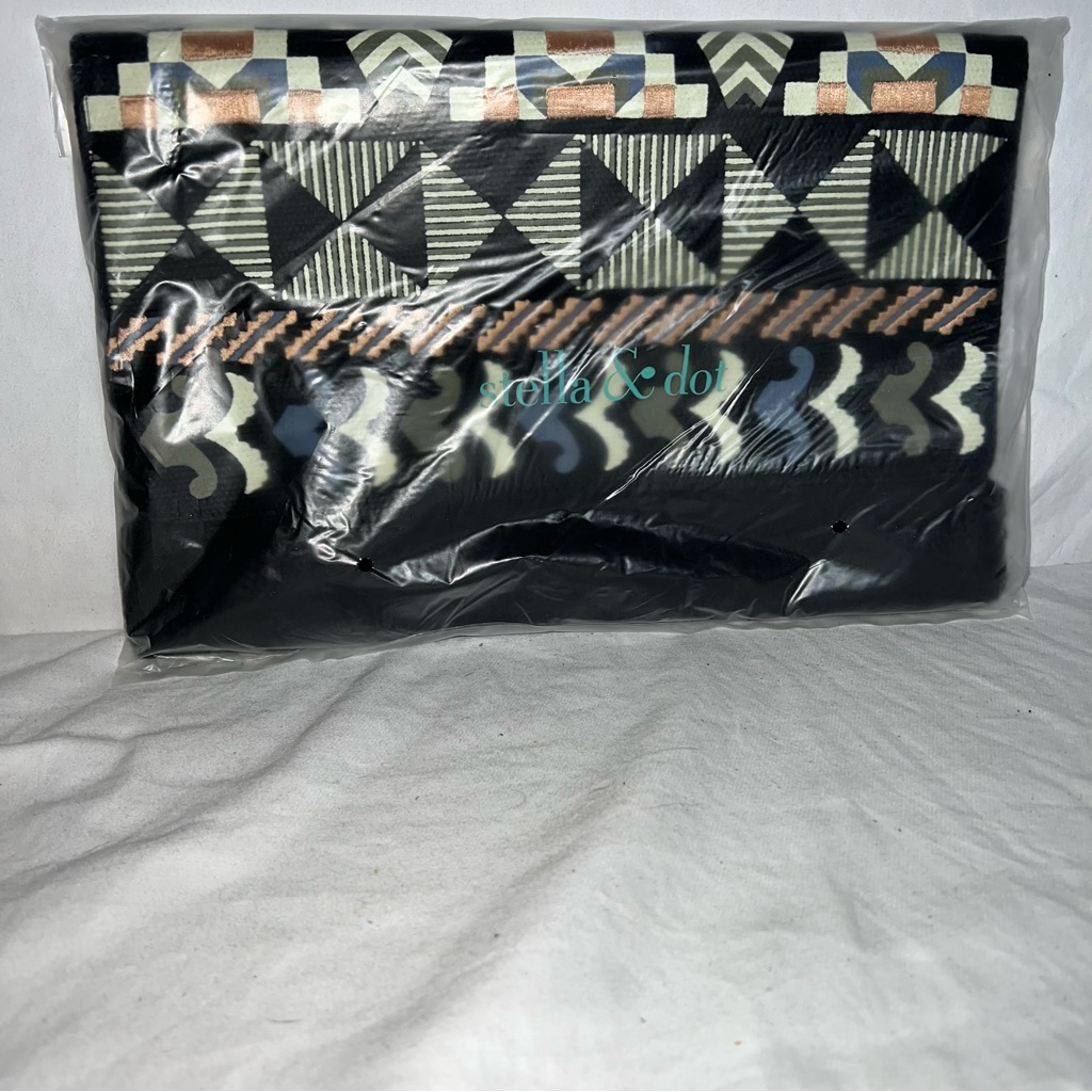 Stella  Dot TajBlackClutch Multi Embroidery Brand New In Original Pkg